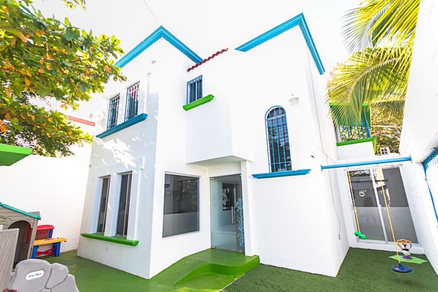 Fachada de Biodiversión, estancia infantil en Av. Kohunlich, Cancún